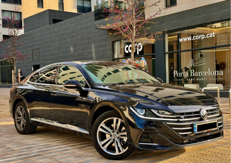 Volkswagen Arteon 2021 року випуску. Дві такі машини родина Петра Оленича придбала у 2021 та 2022 роках