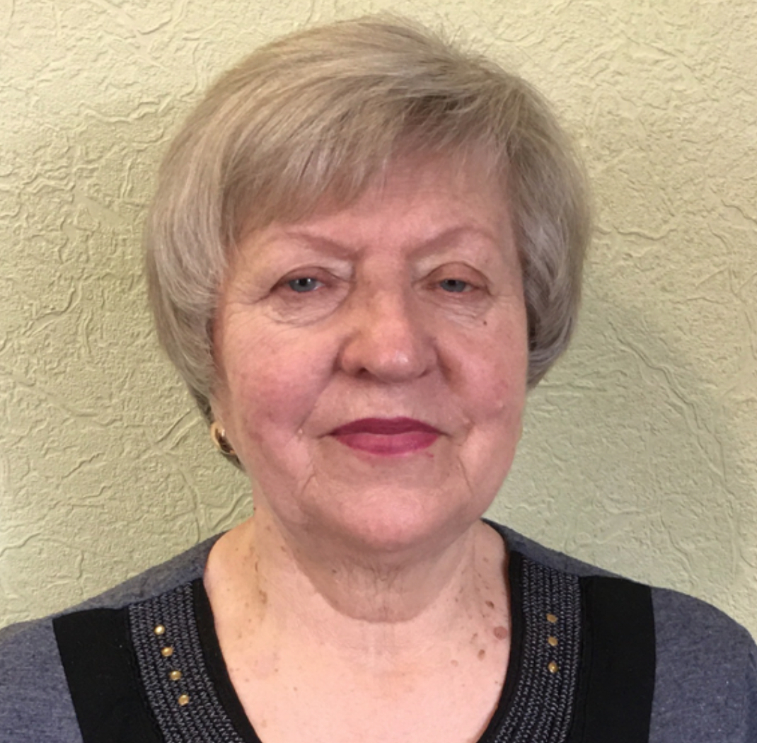 На свою матір Аллу Поляруш, що живе в селі на Вінничині, чиновник Нацбанку записав не тільки квартиру в Києві та автомобіль, але й свій прихований бізнес в Бучі