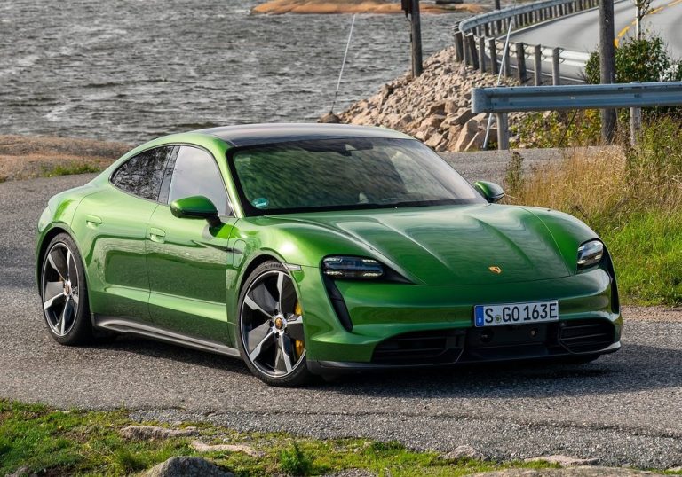 Porsche Taycan Turbo 2020 року випуску. Фото: auta5p.eu