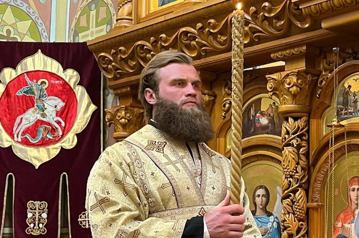 Проросійський депутат Дмитрук на службі у храмі УПЦ МП. Фото: телеграм-канал Артема Дмитрука