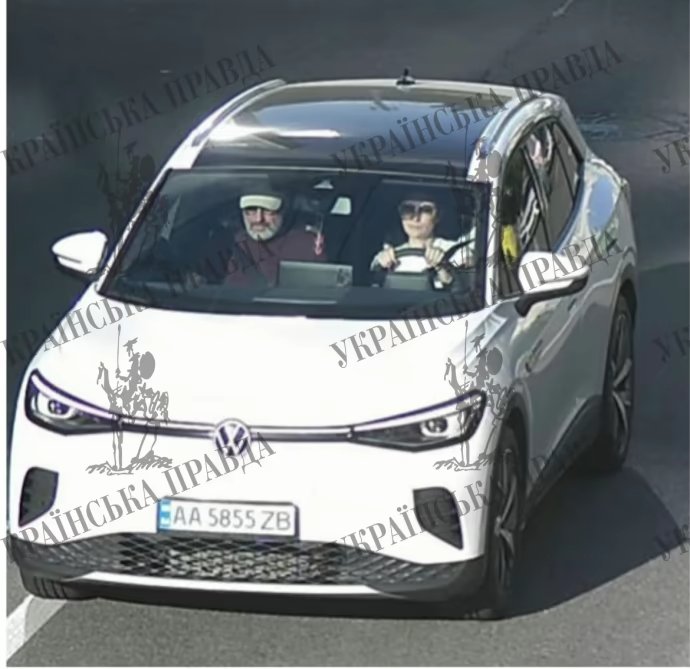 Эмине Джапарова, Геннадий Боголюбов, вокзал